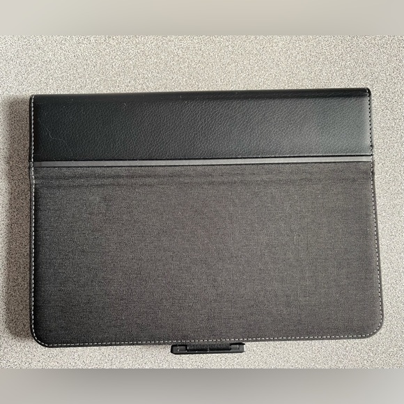 Targus Versa Vu 360-Degree Black & Grey iPad Pro Case 11 Inch - Picture 2 of 10